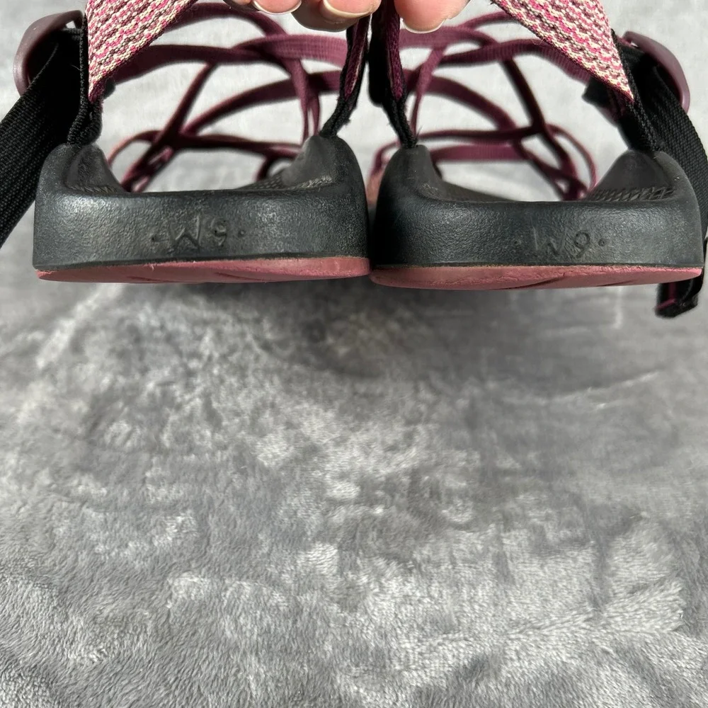 Chaco Z2 Classic Women 9 Burgundy Pink Double Strap Toe Loop Vibram Sandals